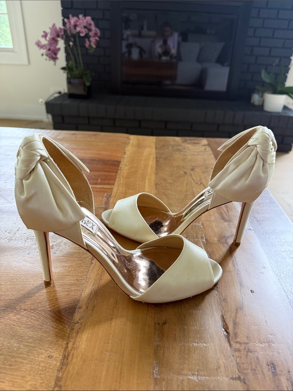Badgley Mischka Cream Satin Peep-Toe Stiletto Heels with Knotted Ankle